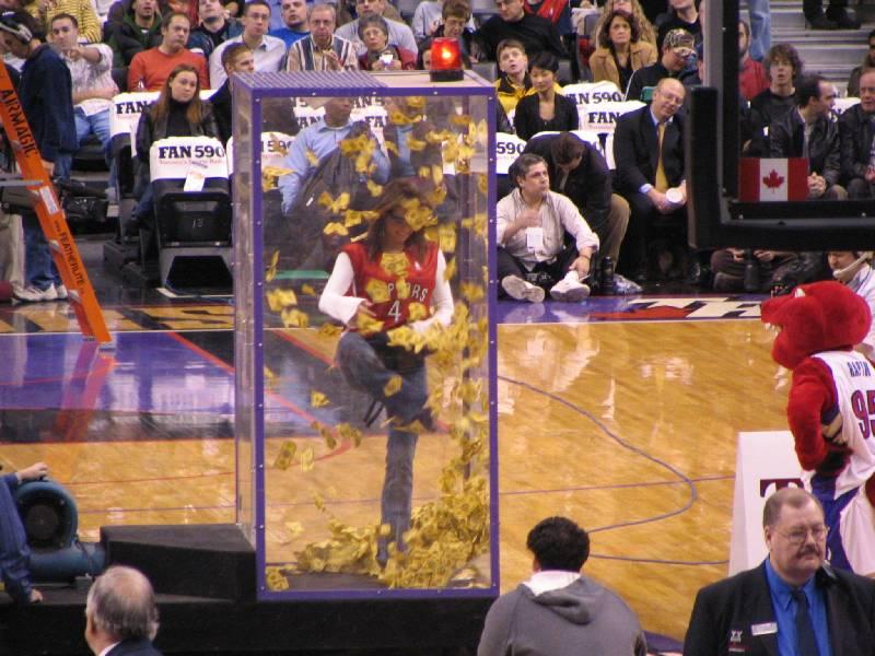 Raptors - 02.04.2005 070.jpg